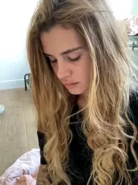 EmiliaCatalina — Stripchat recorded stream image, 19.10.2025 19:00