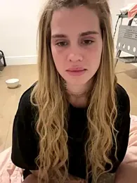 EmiliaCatalina — Stripchat recorded stream image, 19.10.2025 19:00