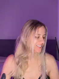 lunawolf21 — Stripchat recorded stream image, 21.10.2025 06:40