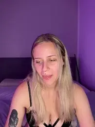 lunawolf21 — Stripchat recorded stream image, 21.10.2025 06:40