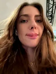 MariiD — Stripchat recorded stream image, 22.10.2025 09:10