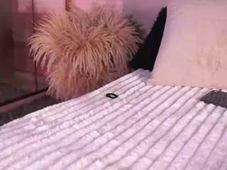 izzywild — Camsoda recorded stream image, 22.10.2025 10:40
