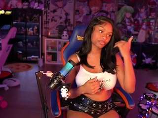 lovenzia — Camsoda recorded stream image, 24.10.2025 03:10