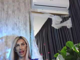 karlabart — Camsoda recorded stream image, 25.10.2025 19:20