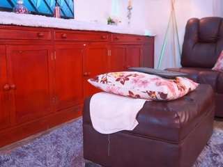 lara-giraldo — Camsoda recorded stream image, 28.10.2025 00:20