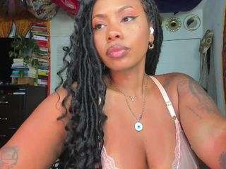 elizagrey — Camsoda recorded stream image, 28.10.2025 13:50