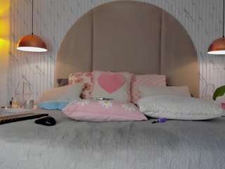 emmawilliams1 — Camsoda recorded stream image, 01.11.2025 01:20