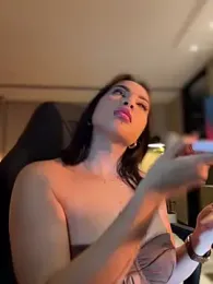 HannaBeckett — Stripchat recorded stream screenshot (08 Nov 2025)