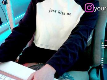 VikkiExtraCheese — Bongacams recorded stream image, 10.11.2025 06:20