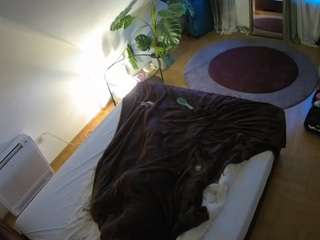 voyeurcam-julmodels-whitebed-4 — Camsoda recorded stream image, 11.11.2025 07:00