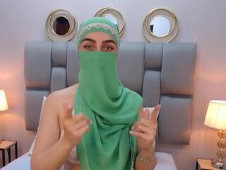 Aliah Manzur — Flirt4free recorded stream screenshot (17 Nov 2025)