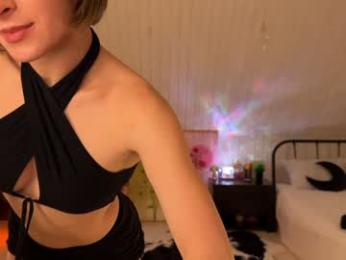 uwunikaa — Chaturbate recorded stream screenshot (22 Nov 2025)