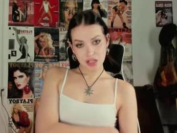 niky_jess — Chaturbate recorded stream screenshot (24 Nov 2025)