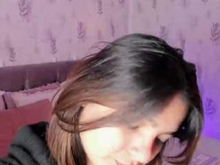 emyliesander — Camsoda recorded stream image, 28.11.2025 11:50