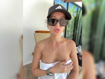 -CandyViki- — Bongacams recorded stream screenshot (03 Dec 2025)