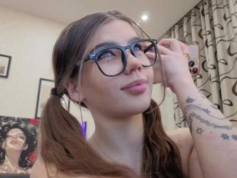 dolly-ll — Bongacams recorded stream image, 04.12.2025 13:30