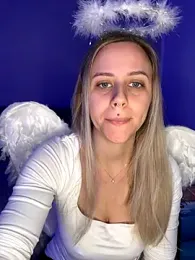 lunawolf21 — Stripchat recorded stream image, 05.12.2025 07:20