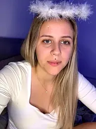 lunawolf21 — Stripchat recorded stream image, 05.12.2025 07:20