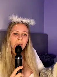 lunawolf21 — Stripchat recorded stream image, 05.12.2025 07:20