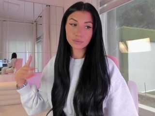 diamondt33n — Camsoda recorded stream image, 05.12.2025 07:40