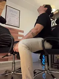 LittleDoll___ — Stripchat recorded stream screenshot (05 Dec 2025)