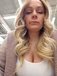 Bondgirl_013 — Stripchat recorded stream image, 06.12.2025 14:50