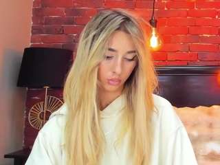 christynaross — Camsoda recorded stream image, 08.12.2025 20:30