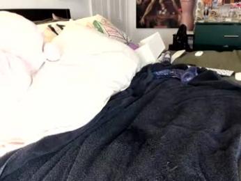 eve003300 — Chaturbate recorded stream image, 11.12.2025 01:00