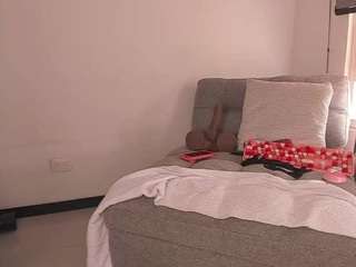 avaferrera — Camsoda recorded stream image, 13.12.2025 19:00