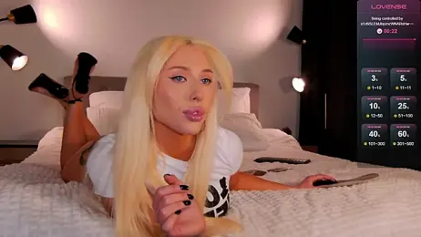 WOW-PeaCH-Girl — Stripchat recorded stream screenshot (17 Dec 2025)