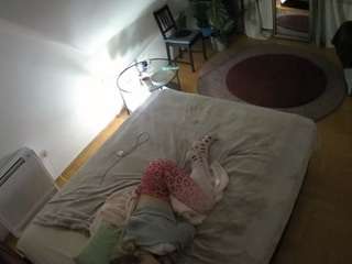voyeurcam-julmodels-whitebed-4 — Camsoda recorded stream image, 13.12.2025 15:00