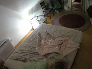 voyeurcam-julmodels-whitebed-4 — Camsoda recorded stream image, 13.12.2025 15:00