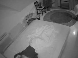 voyeurcam-julmodels-whitebed-4 — Camsoda recorded stream image, 13.12.2025 15:00