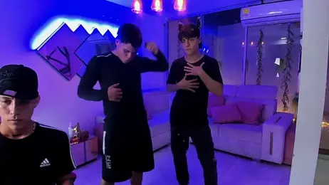 Houseofwarrios — Stripchat recorded stream screenshot (20 Dec 2025)