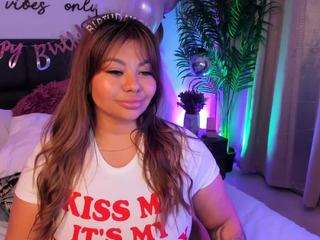 mollywhite — Camsoda recorded stream screenshot (22 Dec 2025)