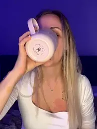 lunawolf21 — Stripchat recorded stream image, 23.12.2025 07:20