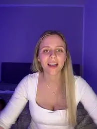 lunawolf21 — Stripchat recorded stream image, 23.12.2025 07:20