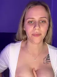 lunawolf21 — Stripchat recorded stream image, 23.12.2025 07:20