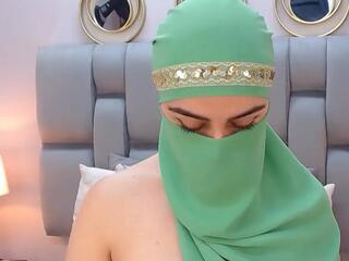 Aliah Manzur — Flirt4free recorded stream screenshot (05 Jan 2026)