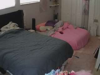 voyeurcam-house-charleys-room — Camsoda recorded stream image, 05.01.2026 11:50