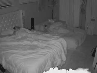 voyeurcam-house-charleys-room — Camsoda recorded stream image, 05.01.2026 11:50