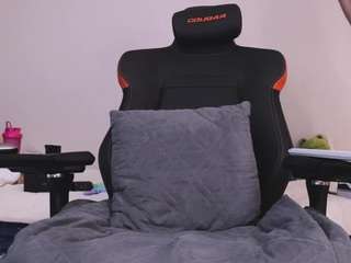 yourfeetmodel — Camsoda recorded stream image, 14.01.2026 07:30