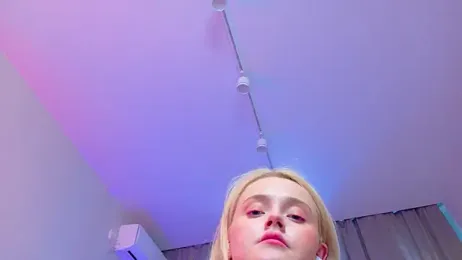 StarrShinee — Stripchat recorded stream image, 18.01.2026 04:00