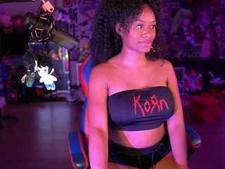 lovenzia — Camsoda recorded stream image, 22.01.2026 01:50