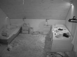 voyeurcam-julmodels-whitebed-2 — Camsoda recorded stream screenshot (21 Jan 2026)