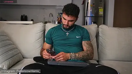 Derek_w — Stripchat recorded stream screenshot (28 Jan 2026)