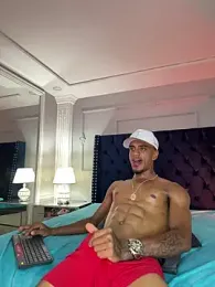 AaronCruz_ — Stripchat recorded stream image, 29.01.2026 01:00