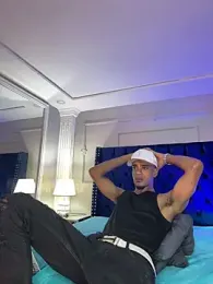 AaronCruz_ — Stripchat recorded stream image, 29.01.2026 01:00