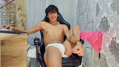 Cam_roos2 — Stripchat recorded stream screenshot (04 Feb 2026)