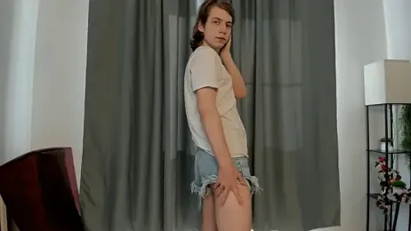 AvenGlow — Stripchat recorded stream screenshot (05 Feb 2026)